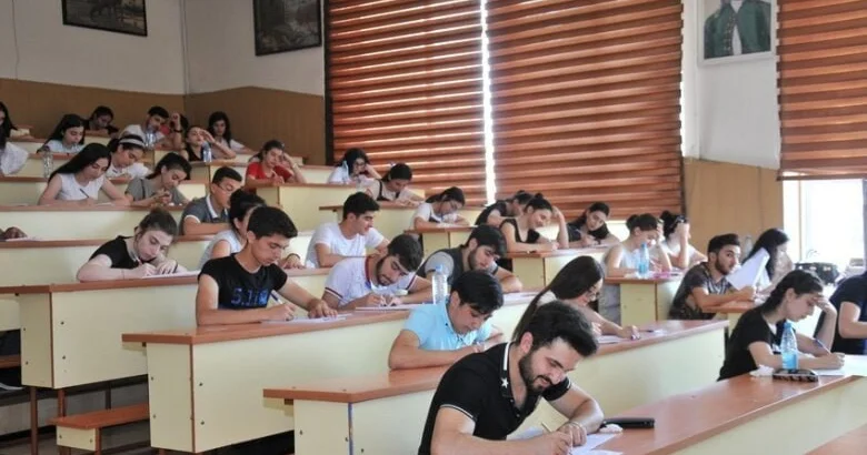 Özəl universitetlərdə neçə tələbə dövlət sifarişi ilə təhsil alır? SORĞU