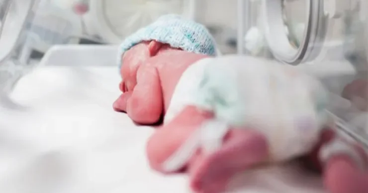 Vaxtından əvvəl doğulan körpələri necə qorumalı? Həkimlə müsahibə
