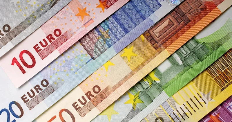 Valyuta məzənnələri: Avro və rus rublu azaldı