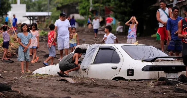 Двойной удар стихии: почти 300 жертв тайфунов на Филиппинах