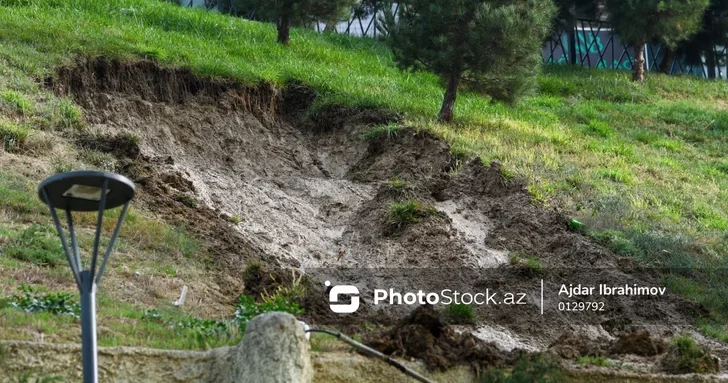 На месте оползня в бакинском поселке обнаружены новые трещины