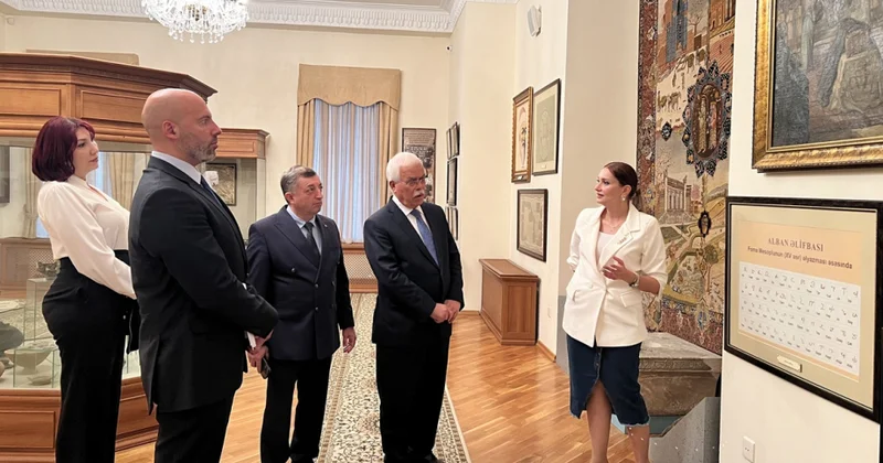 Türkiyəli alimlər Ədəbiyyat Muzeyini ziyarət ediblər