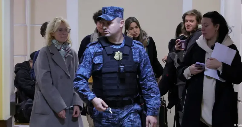 “Rusiyada küçə etirazları artır: cəmiyyət səssiz narazılıqdan açıq aksiyalara keçir“ “Deutsche Welle“