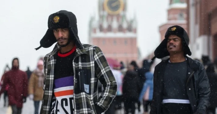 Иностранцам в РФ могут ввести дополнительные проверки при получении ВНЖ