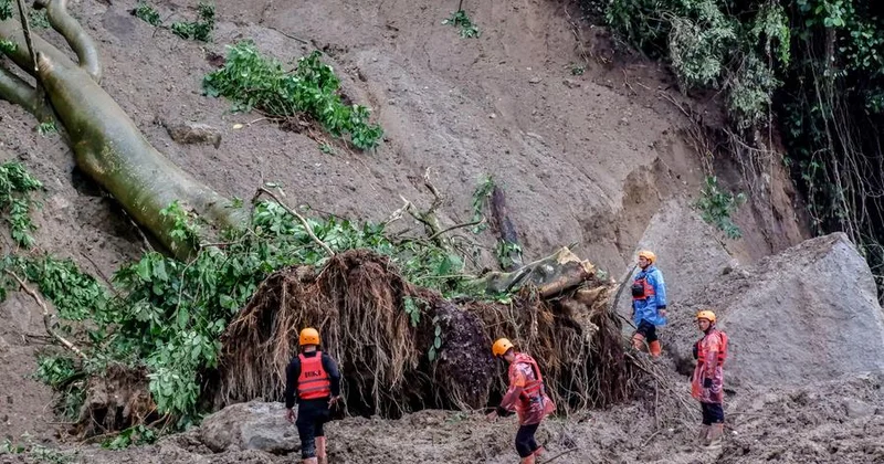 İndoneziyada torpaq sürüşməsi nəticəsində ölənlərin sayı 15 ə çatıb
