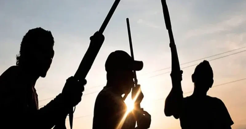 Nigeriyada silahlılar qızlar məktəbindən 25 şagird qaçırıb