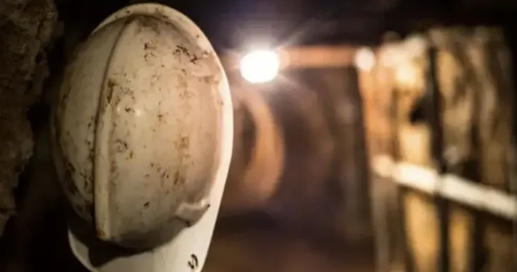 Mədəndə çökmə 70 nəfər həlak oldü