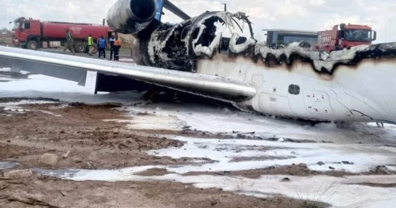 Bu dəfə hökumət təyyarəsi tamamilə yandı: Nazir içəridə olub FOTO
