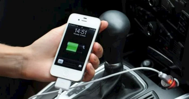 Telefonu avtomobildə şarj etmək təhlükəsizdirmi?