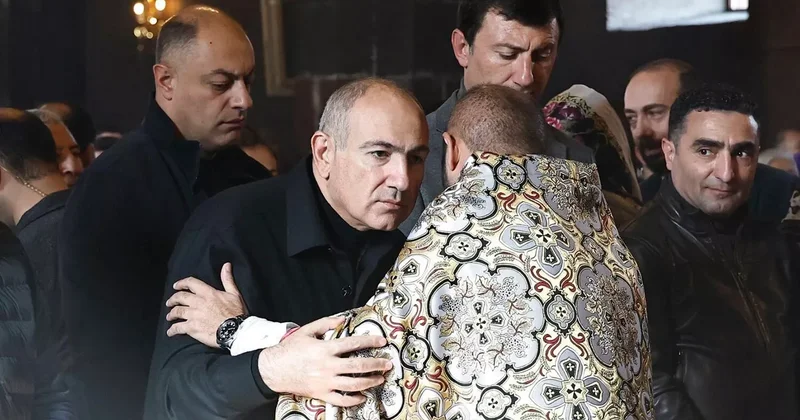 Paşinyan Vaqarşapatdakı qələbəni Eçmiədzinin azad edilməsi adlandırdı