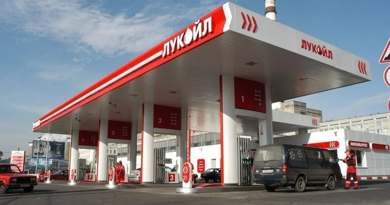 Sanksiyalar Azərbaycandakı “Lukoil” i də vurdu “Lukoil” məntəqələrində kartla ödəniş dayandırılıb