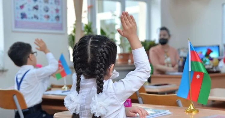 Emin Əmrullayevdən yeni müəllim modeli barədə AÇIQLAMA