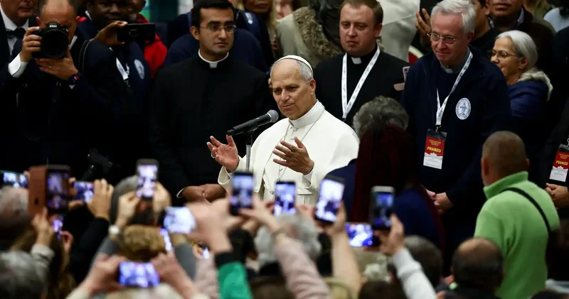 Papa XIV Leo trans qadınlarla eyni masada əyləşmədi FOTO