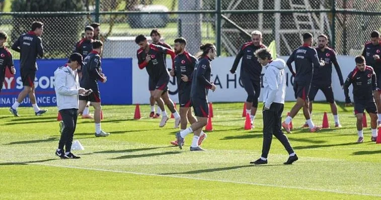 Türkiyə millisinin heyətində dəyişiklik olub