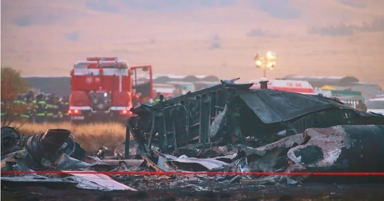 Qəzaya uğrayan təyyarə ilə bağlı yeni detallar Göydə belə parçalanıb