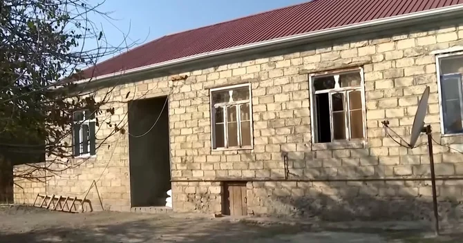 Azərbaycanlı aşıq yaşadığı evi illər əvvəl 2000 AZN ə satıb