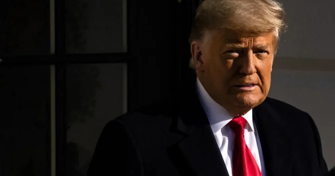 Tramp jurnalistin sualına görə onu təhqir etdi