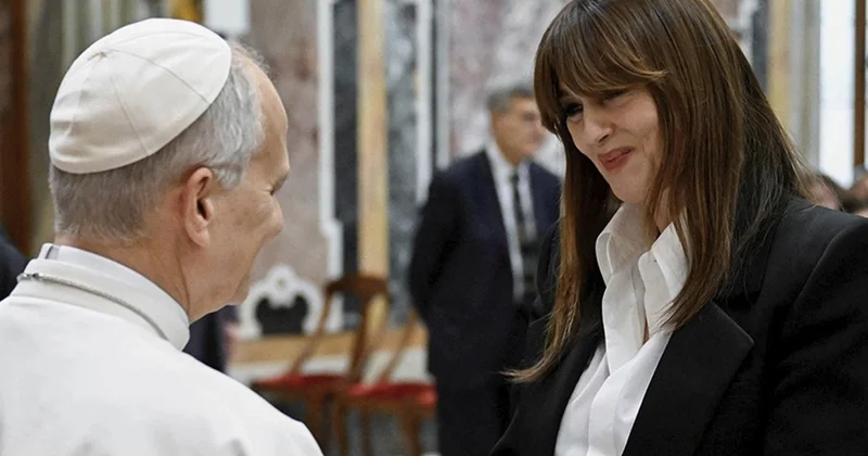 Papa ulduzlarla görüşdü Fotolar