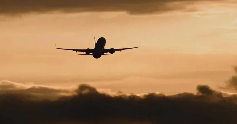 Afrikada nazir və məmurların olduğu təyyarə qəzaya uğrayıb FOTO