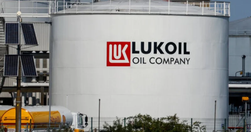 Эхо санкций США: заправки Лукойла в Азербайджане не принимают оплату картой