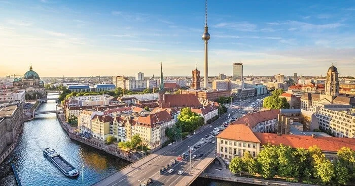 Almaniya İsrailə silah ixracını bərpa edir