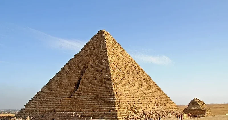 Misirdə 4500 illik piramidada gizli giriş tapılıb