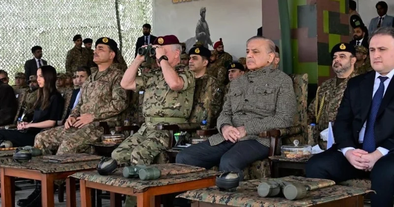 Азербайджанский министр на военных учениях в Пакистане фото; видео