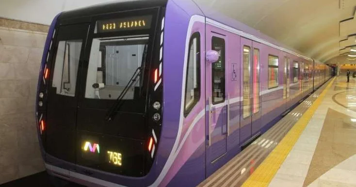 Metroda sərnişinin halı pisləşdi FOTO