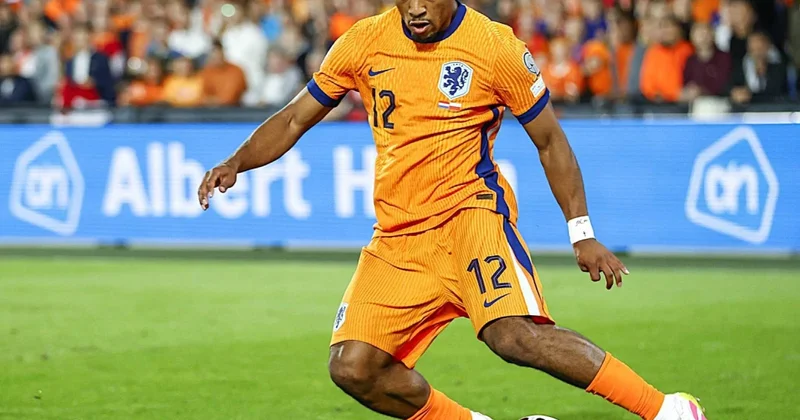 Arsenal niderlandlı futbolçu ilə maraqlanır