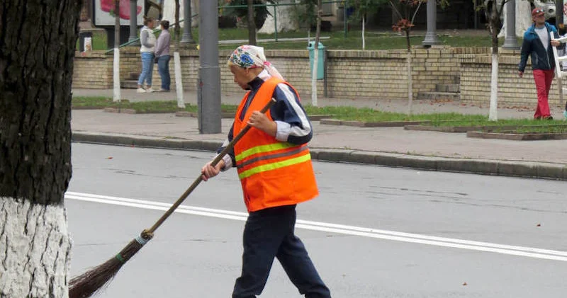 Рособрнадзор призвал не пугать детей фразой будешь работать дворником