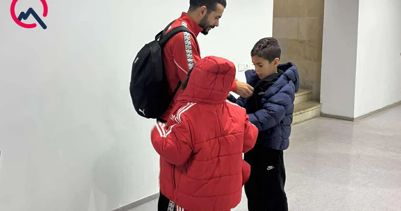 Emin Mahmudov oğlu və qızı ilə Video