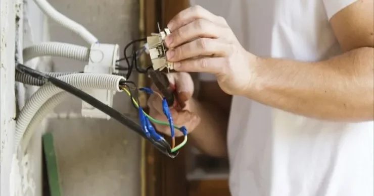 Su motorunu təmir edən kişi öldü