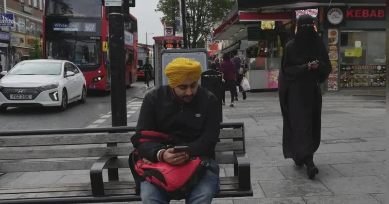 В Британии могут начать изымать ювелирные украшения у мигрантов