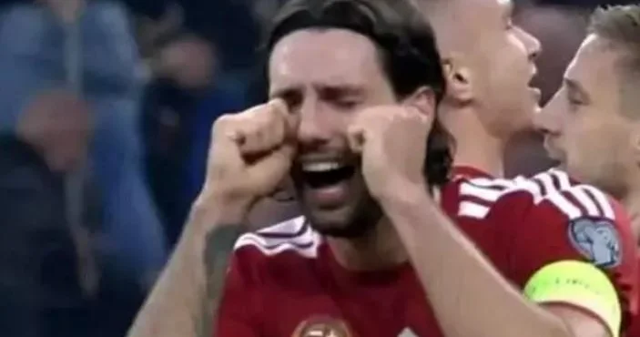 Macarıstanın Dünya Kuboku kabusu Szoboslai rəqibi ələ saldı, sonra... + VİDEO