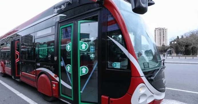 У водителя BakuBus требуют 600 манатов за разбитое зеркало? ОФИЦИАЛЬНЫЙ ОТВЕТ