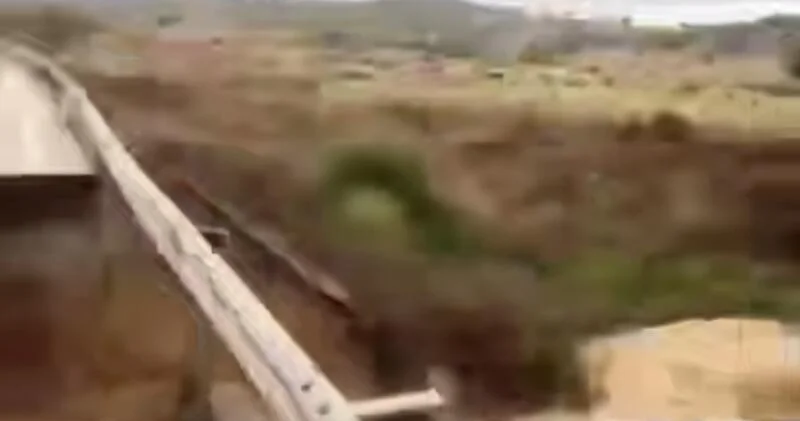 В Испании из за ливней обвалилась дорога ВИДЕО