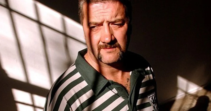 Avstraliyanın bestseller yazıçısı Mark Rid Populyar mədəniyyət ikonu yoxsa qatı cinayətkar?