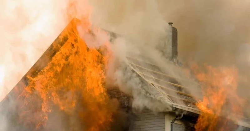 Qəbələdə tövlə yandı