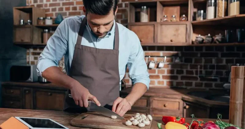 Ev işləri kişilərin ömrünü uzadır: Feminizmin oyunu, yoxsa gerçəklik?