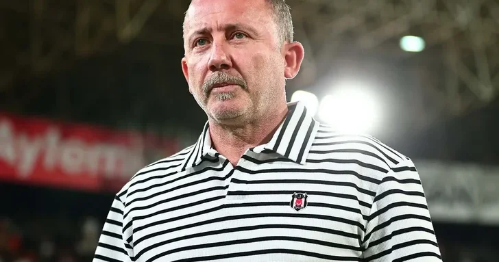 Бешикташ сообщил об успешной операции главного тренера клуба