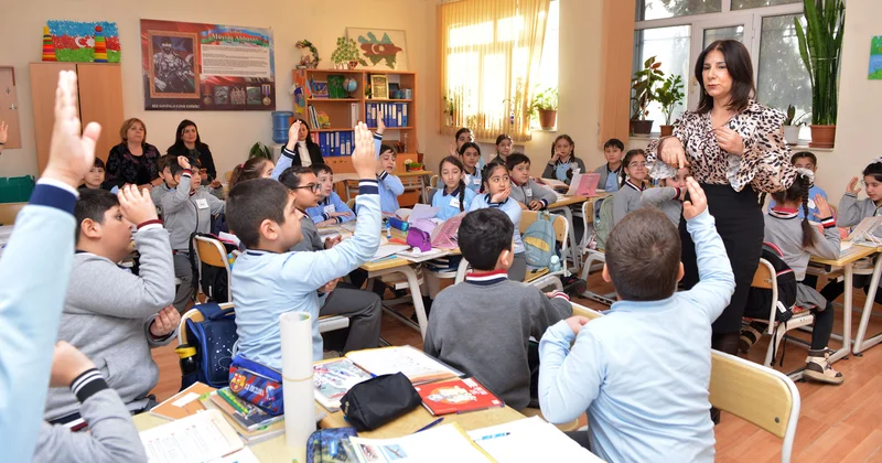 Axşam 6 ya qədər məktəbdə oturmaq müəllimə sərf edəcək? “Bunu dəstəkləmək lazımdır”