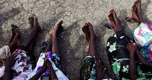 Нападение на школу в Нигерии: десятки учениц увезены боевиками