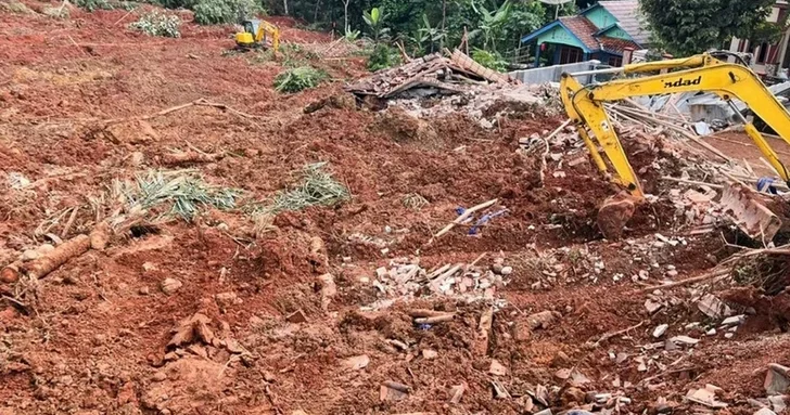 Стихийное бедствие в Индонезии: число погибших в результате оползня возросло
