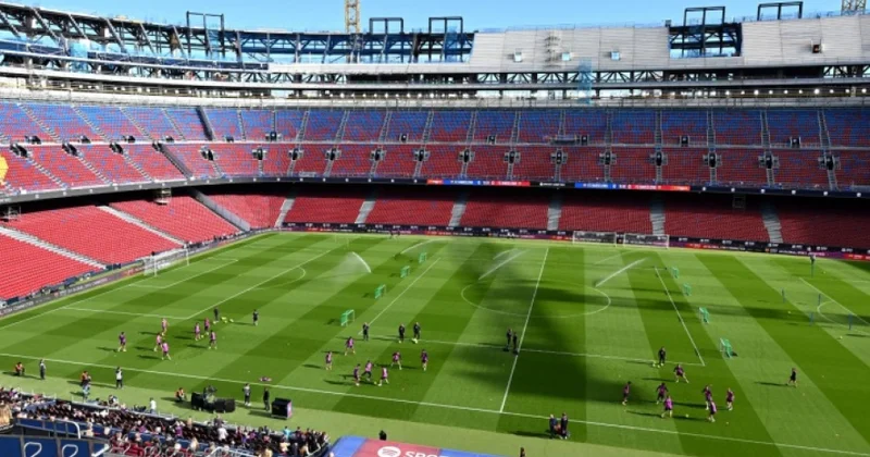 “Barselona” 2,5 illik fasilədən sonra doğma stadionuna qayıdır