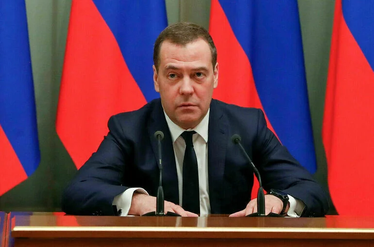 Medvedev generalın ölümünə görə Ukraynanın hərbisiyasi rəhbərliyini qisasla hədələyib