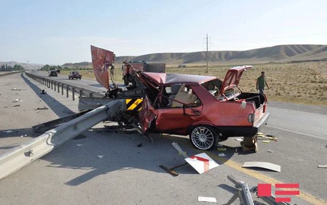 Bakıda Tofaş yük maşını ilə toqquşdu, sərnişin öldü