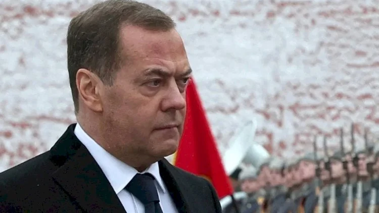 Medvedev Kiyevi qisasla hədələdi Yeni Çağ Media