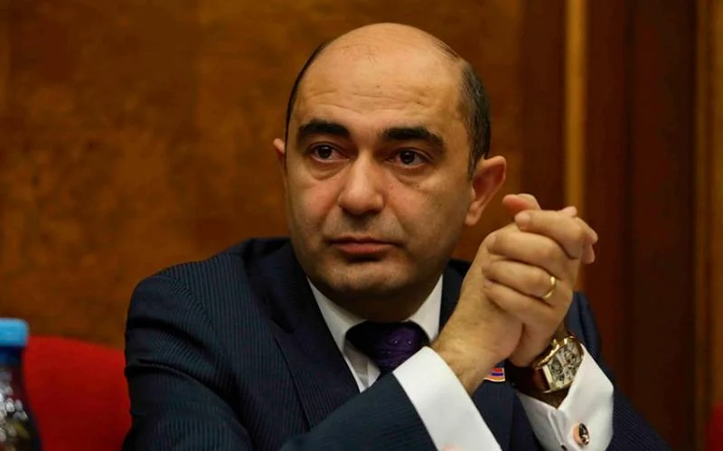 Edmon Marukyan: “İndi adamları Ermənistana tanışlıq yolu ilə buraxırlar?” KONKRET