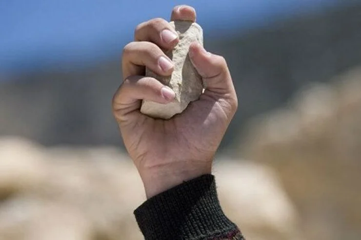 Bakıda DƏHŞƏT: 33 yaşlı qadının başına daş vurub öldürdü