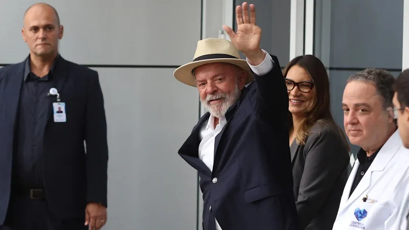 İki əməliyyat keçirən Lula da Silva yenidən prezident seçilməkdən imtina etdi